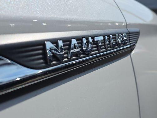 White Metallic 2022 Lincoln Nautilus Reserve