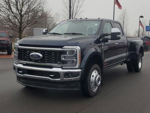 2023 Ford F-450 Lariat