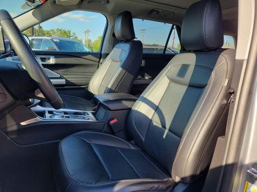 Silver Metallic 2023 Ford Explorer Limited
