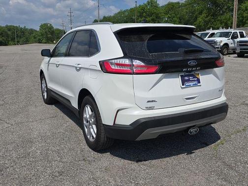White Metallic 2023 Ford Edge SEL