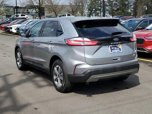 Silver Metallic 2024 Ford Edge SEL