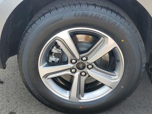 Silver Metallic 2024 Ford Edge SEL