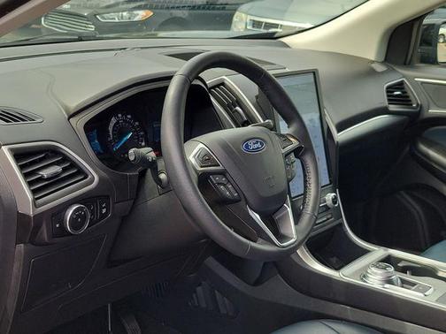 Black Metallic 2024 Ford Edge SEL
