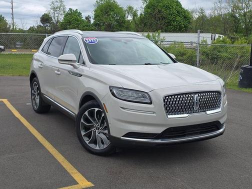 Pearl Metallic 2022 Lincoln Nautilus Reserve