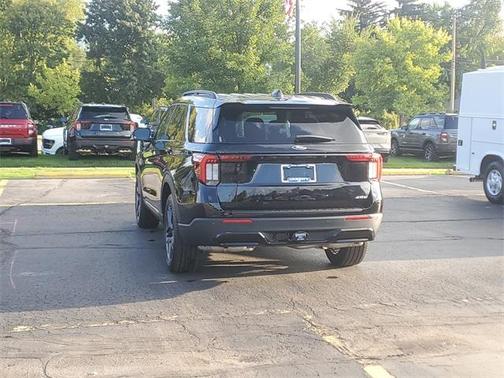 2025 Ford Explorer ST-Line