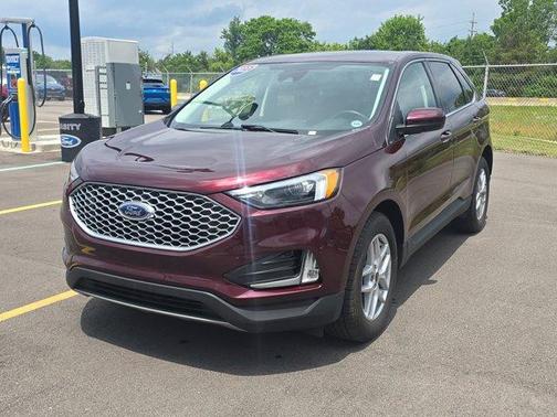 Burgundy 2023 Ford Edge SEL