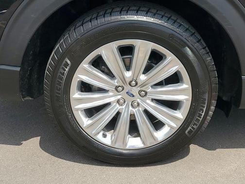 Black Metallic 2021 Ford Explorer Limited