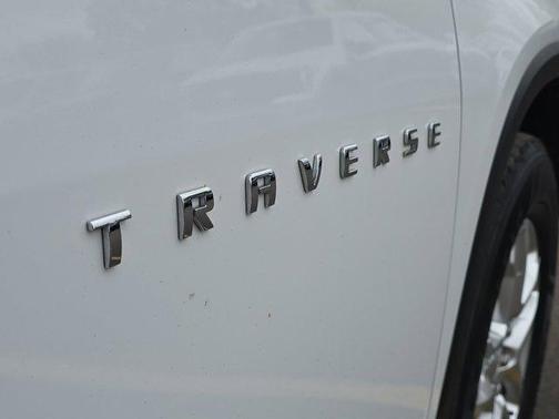 Summit White 2019 Chevrolet Traverse LT Cloth