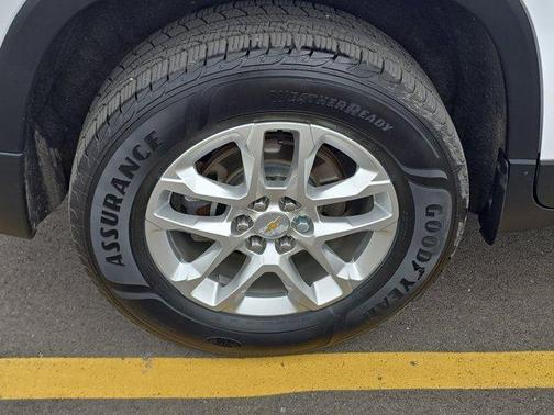 Summit White 2019 Chevrolet Traverse LT Cloth