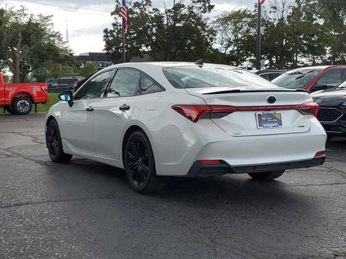 2022 Toyota Avalon Hybrid XSE Nightshade