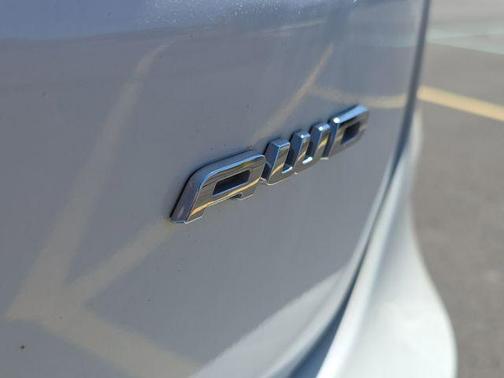 White Metallic 2023 Ford Edge Titanium