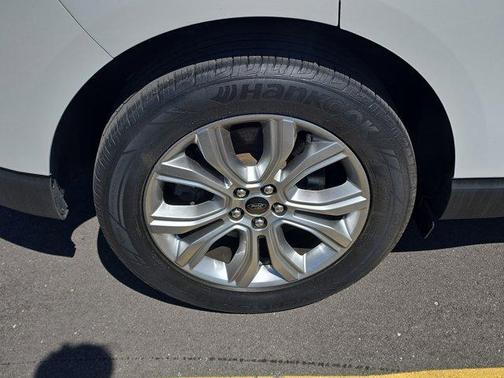 White Metallic 2023 Ford Edge Titanium