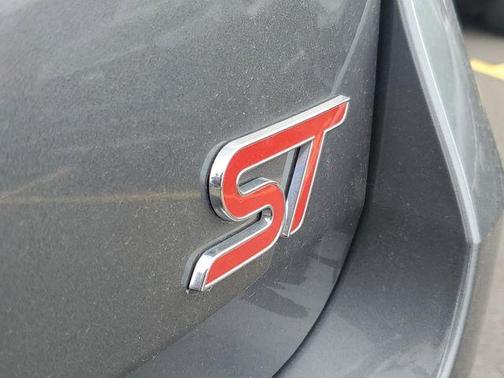 Gray Metallic 2023 Ford Explorer ST