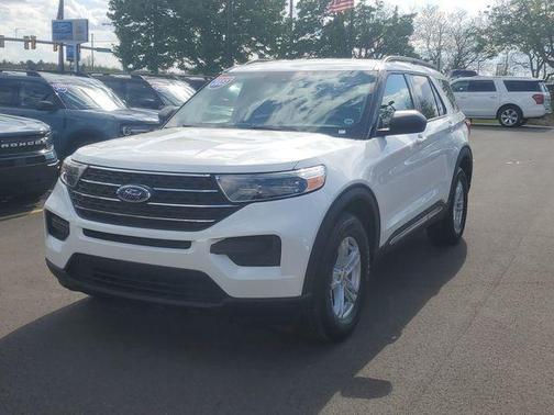 White Metallic 2023 Ford Explorer XLT