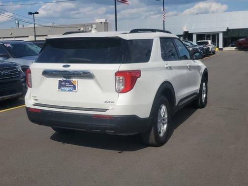 White Metallic 2023 Ford Explorer XLT