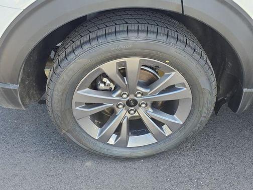 White Metallic 2023 Ford Explorer XLT