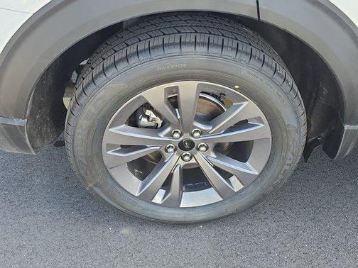 White Metallic 2023 Ford Explorer XLT