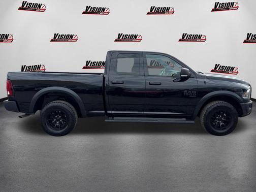Diamond Black Crystal Pearlcoat 2023 RAM 1500 Classic Warlock