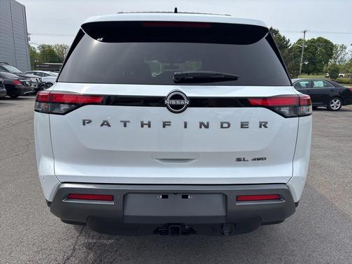 Everest White Pearl Tricoat 2026 Nissan Pathfinder SL