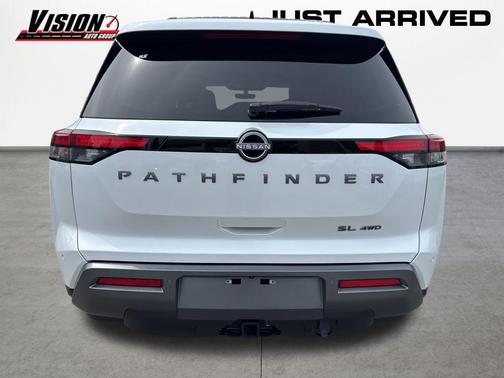Everest White Pearl Tricoat 2026 Nissan Pathfinder SL