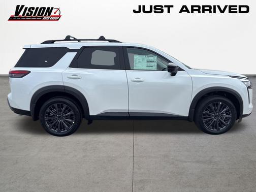 Everest White Pearl Tricoat 2026 Nissan Pathfinder SL