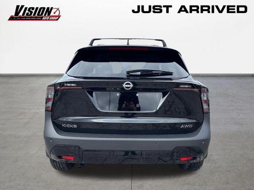 Super Black 2026 Nissan Kicks SV