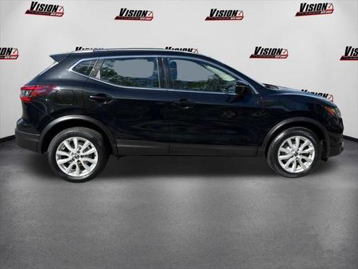 2022 Nissan Rogue Sport SV