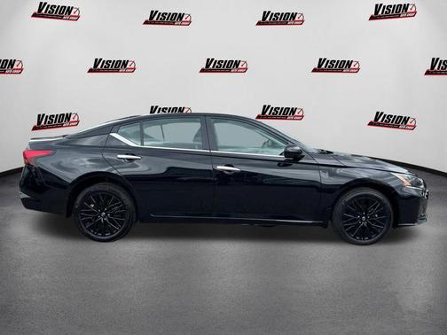 Super Black 2025 Nissan Altima 2.5 SV