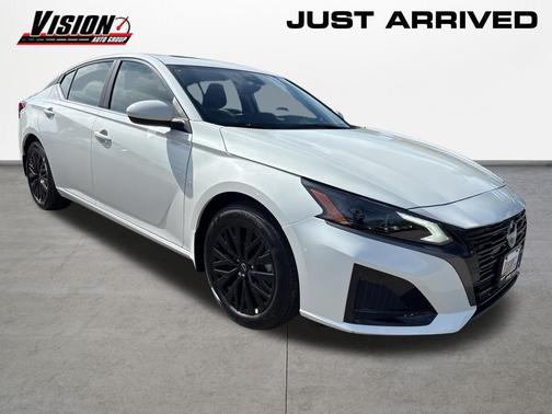 Pearl White Tricoat 2026 Nissan Altima 2.5 SV