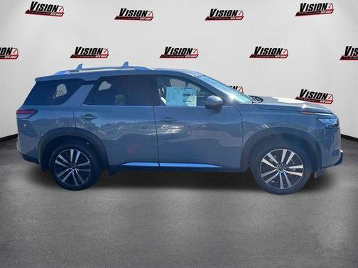 2025 Nissan Pathfinder Platinum 4WD