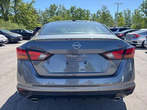 Gun Metallic/Super Black 2026 Nissan Altima SR FWD