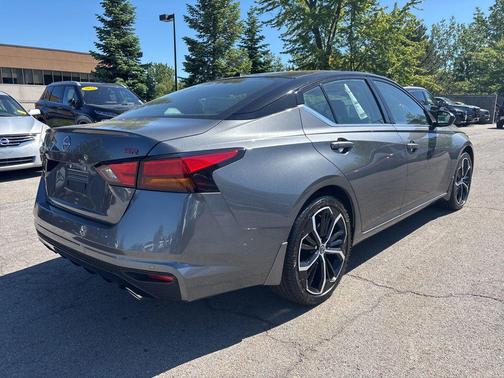 Gun Metallic/Super Black 2026 Nissan Altima SR FWD