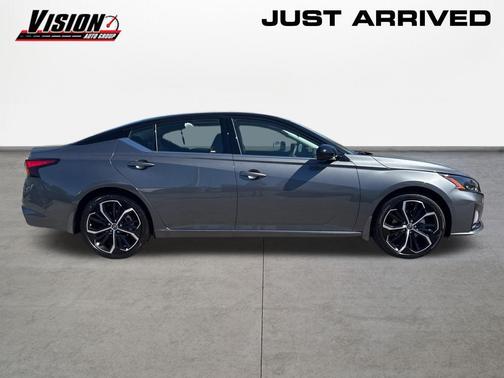 Gun Metallic/Super Black 2026 Nissan Altima SR FWD