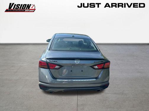 2022 Nissan Altima SR FWD