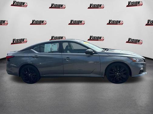 2022 Nissan Altima SR FWD