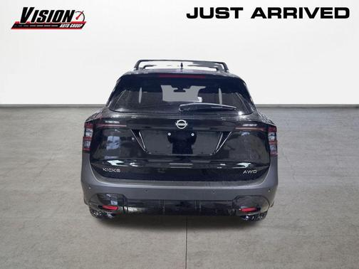 Super Black 2026 Nissan Kicks SV