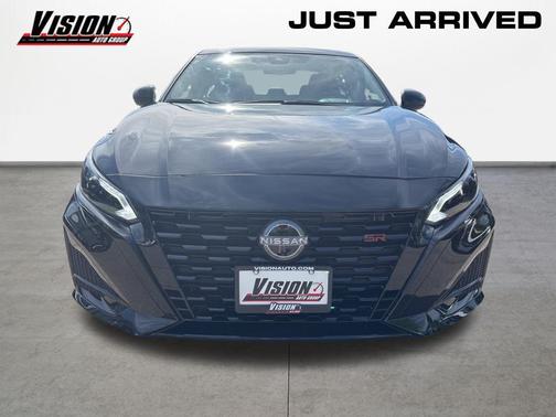 Super Black Clearcoat 2026 Nissan Altima SR AWD