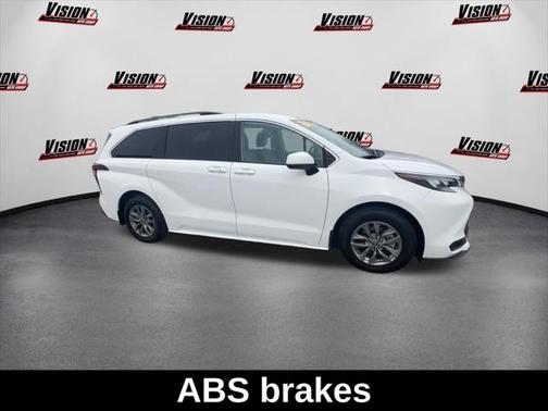 2024 Toyota Sienna LE