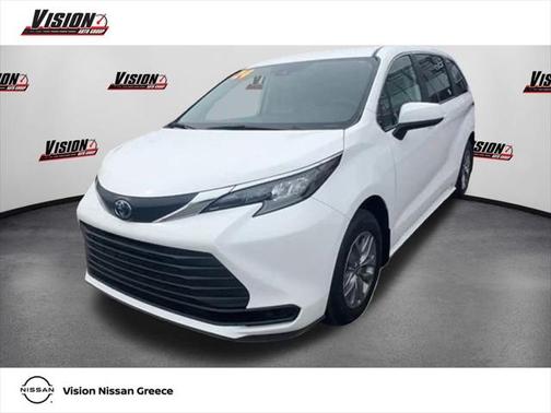 2024 Toyota Sienna LE