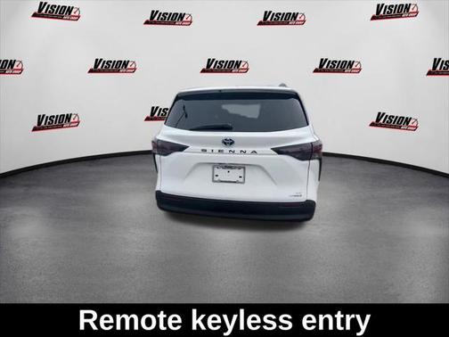 2024 Toyota Sienna LE