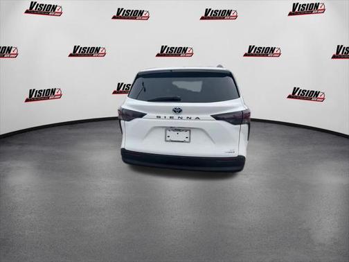 2024 Toyota Sienna LE