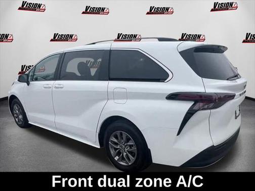 2024 Toyota Sienna LE