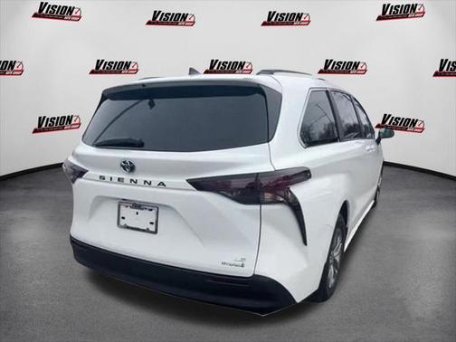 2024 Toyota Sienna LE