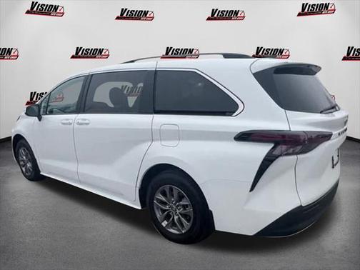 2024 Toyota Sienna LE