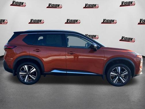 Sunset Drift Chromaflair/Super Black 2023 Nissan Rogue Platinum