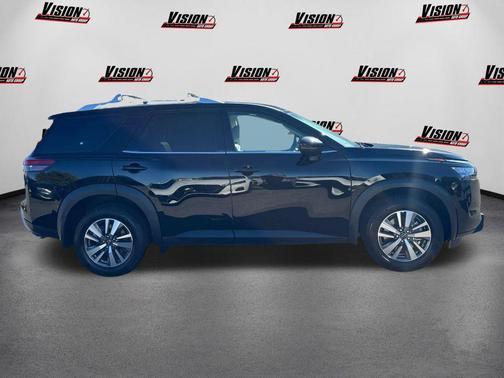 2025 Nissan Pathfinder SL 4WD