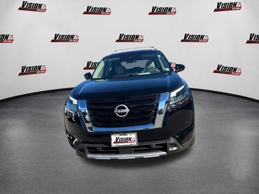 2025 Nissan Pathfinder SL 4WD