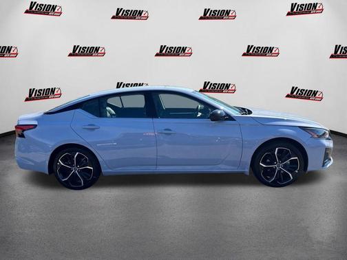 2025 Nissan Altima SR FWD