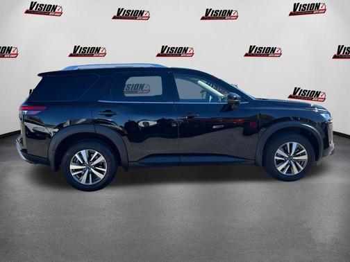 2025 Nissan Pathfinder SL 4WD