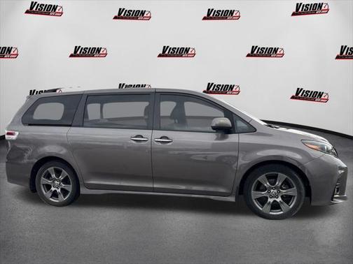 2020 Toyota Sienna SE